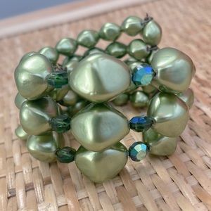 Vintage Green Bead Bracelet! 🦚